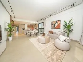 Luxury 3BR with Golf & Lake Views