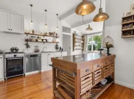 Elegant Character Villa - Walk to Claudelands