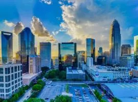 Charlotte Studio Apartment Near Uptown & Minutes to Hospital, Free Wi-Fi, Coffee & Gym