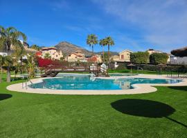 Modern 3 bedroom penthouse apartment, hotel v destinaci Torrequebrada