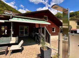 Cozy Swiss Chalet Heated Swim Spa Mountain Views Near Bern - Perfect Vacation Base, hotell i Frinvillier