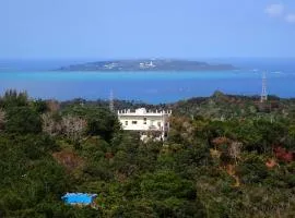 ぽつんと一軒家 満点の星空と鳥の大合唱で目が覚める山頂の大絶景 天夢森