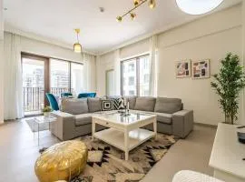 Dubai Creek Gem, Stylish Condo With Two Balconies