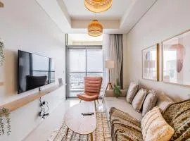 Modern and Cozy Condo With Unobstructed City Views