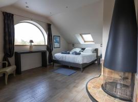 Chambres d'Hôtes et Suites à La Ferme de l'Oudon & SPA, hotel din Berville