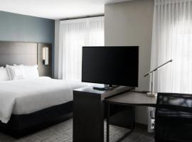 Residence Inn by Marriott Claremont, hotel di Claremont