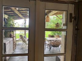 Vienkiemio oazė- Šermukšnėlis, hotell i Biržai