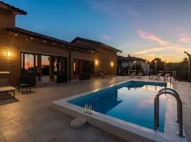 Casa Gemelli with pool, airco and EV charger