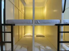 B2 Capsule Sleep Pods, отель в городе Guiuan