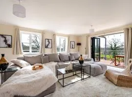 5-Bed Holiday Home with Hot Tub near Shrewsbury