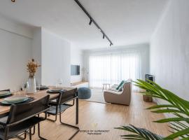 Luxurious apartment next to the sea and city centre with free parking space, Hotel in Ostende