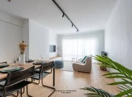 Luxurious apartment next to the sea and city centre with free parking space