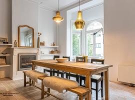 Characteristic house near the beach for 10 โรงแรมในออสเทนด์