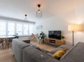 Nice bright apartment near the sea and the marina