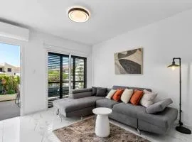 Violetta Gardens 3bdr Modern House by VICHY Holidays