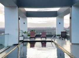 Apartment with rooftop restaurant