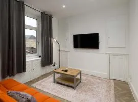 Spacious 3BR Home w Terrace - Ideal for Groups