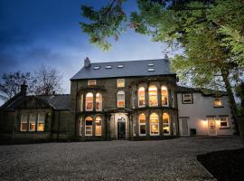 Foxlow Grange by Muse Escapes - Whole House 15 Bed, hotel em Buxton