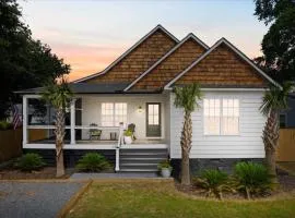 Oak Island Lux Cottage Fenced YardPool Coming
