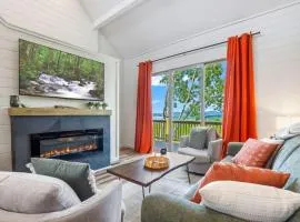 Lux Cabin Lake Views, EV Charger, Game Room!