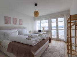 Horizon 62 I Zürich Lakeside Apartment I Modern I Free Parking I Self-Check-In, hotel i Richterswil