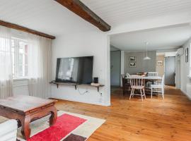 Rustic Nordic Getaway by the Sea, khách sạn ở Axmar