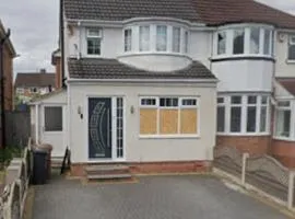 RS Prime Inn Birmingham Premium Private Rooms & 2 Double Beds Apartment With Bathroom & Kitchen, Free Parking Near NEC, Airport, HS2 Birmingham