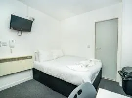 Budget Bright En-Suite Room in Central Coventry