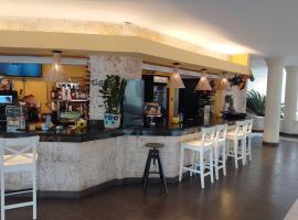 Apartahotel En Playa Juan Dolio Repblica Dominicana, Hotel in Guayacanes