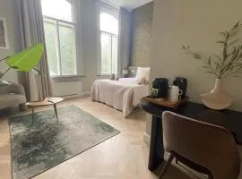 Luxe suite - new bed - WiFi- Safe city center