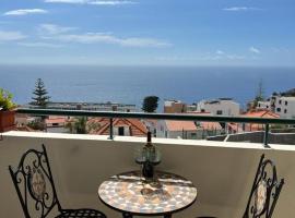 Sea view - Peaceful Atlantic View by Cristo Rei, Hotel in Caniço