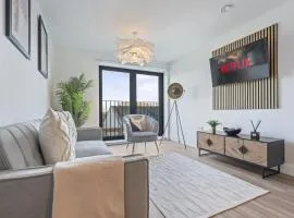 Oriel Residence | 2BR | 4 Beds | Sleeps 5