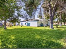 Casa Rural El Cortijo, hotel in Seville