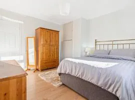 Com4t Homes Contractor Essentials Room Stay Free Parking & Extended Stay Welcome