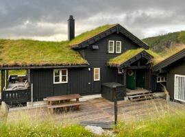 Cabin With Views Of River And Mountains، فندق في Dirdal