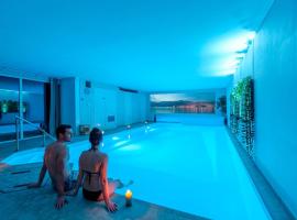 Viesnīca Romantic 4-star suite with private heated pool 