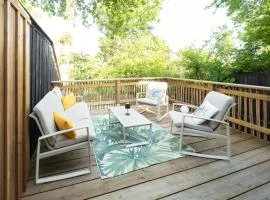 Bright house with spa and lake access