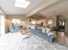 Villa Rose-Spacious Home with beautiful garden