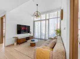 Zen Condo With Burj Khalifa View In Vibrant City