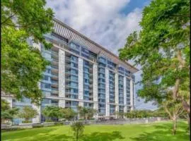 Luxury 2BR Embassy Towers Apartment and Spa 5 min walk to Sandton City