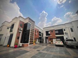 Chicos Apartment 1, hotel em Benin City