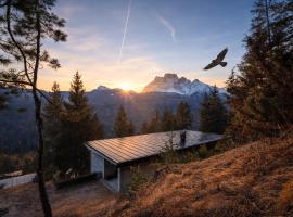 Chalet DolceVista con SPA, vicino a Cortina d'Ampezzo, hotel din Borca di Cadore