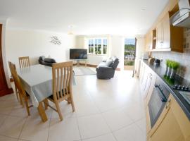 Glanmordy 2 - Blue, hotel a Cardigan