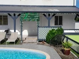 Charmante maison avec piscine partagée à Les Abymes
