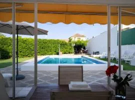 Chalet de Lujo con Piscina Privada cerca de Sevilla