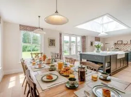 7 Bed in Kimberley oc-p28132