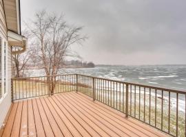 519B Large 2 bedroom on the water, hotel i Howard Lake