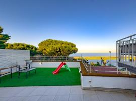 Torrazzo Horizon Retreat- private parking & Sea, hotel a Copanello
