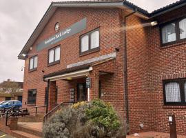 Sandown Park Lodge, hotel v destinaci Esher