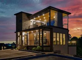 Family Luxury Stay Sleeps 6 Roof Deck & Hot Tub